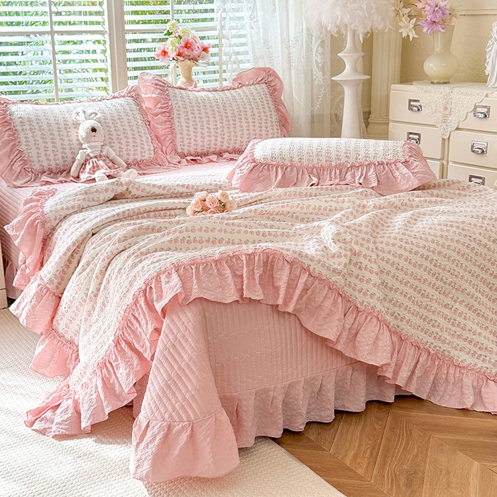 91家纺网 家纺一手货源 找家纺 韩约家纺 2026新款法式大花边床盖款泡芙棉夏凉被空调被四件套 花沐