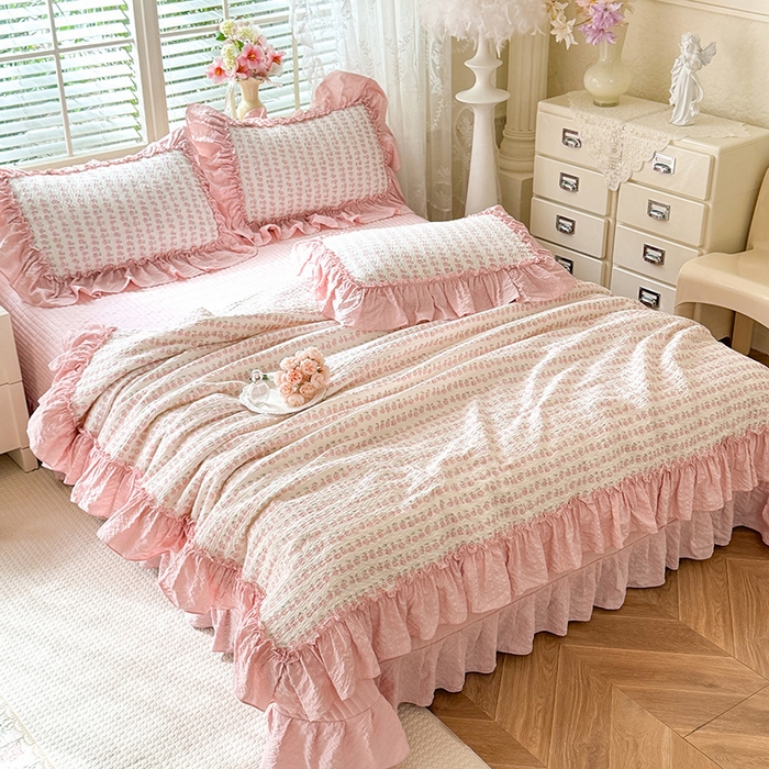 91家纺网 家纺一手货源 找家纺 韩约家纺 2026新款法式大花边床盖款泡芙棉夏凉被空调被四件套 花沐