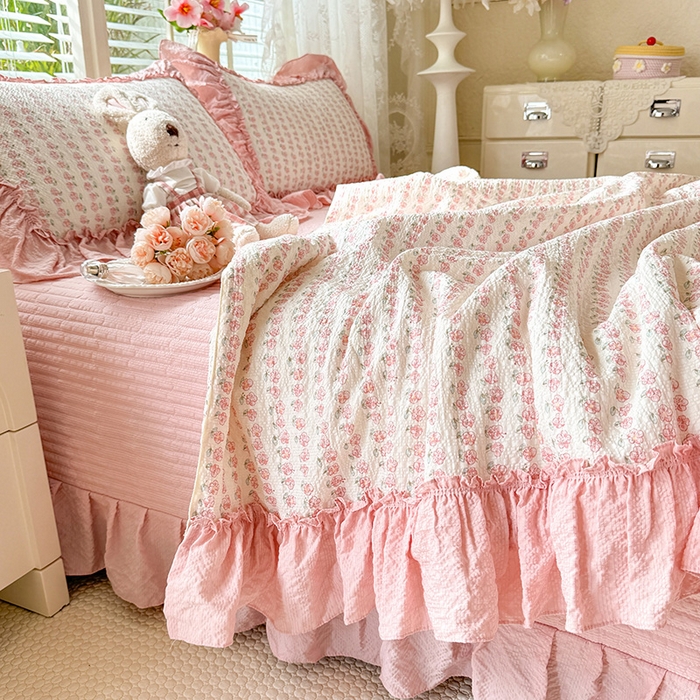 91家纺网 家纺一手货源 找家纺 韩约家纺 2026新款法式大花边床盖款泡芙棉夏凉被空调被四件套 花沐