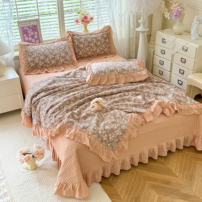 91家纺网 家纺一手货源 找家纺 韩约家纺 2026新款法式大花边床盖款泡芙棉夏凉被空调被四件套 繁花