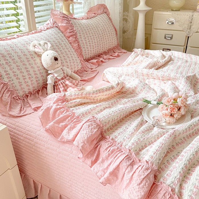 91家纺网 家纺一手货源 找家纺 韩约家纺 2026新款法式大花边床盖款泡芙棉夏凉被空调被四件套 花沐