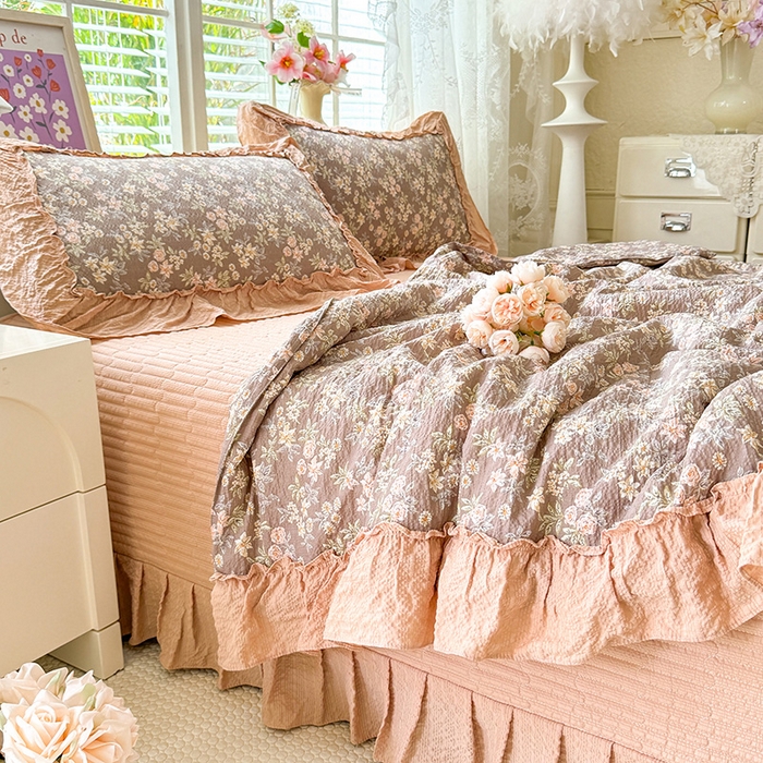 91家纺网 家纺一手货源 找家纺 韩约家纺 2026新款法式大花边床盖款泡芙棉夏凉被空调被四件套 繁花