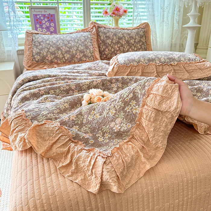 91家纺网 家纺一手货源 找家纺 韩约家纺 2026新款法式大花边床盖款泡芙棉夏凉被空调被四件套 繁花