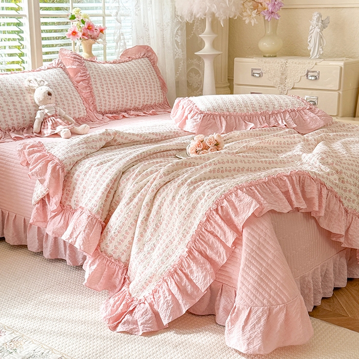 91家纺网 家纺一手货源 找家纺 韩约家纺 2026新款法式大花边床盖款泡芙棉夏凉被空调被四件套 花沐