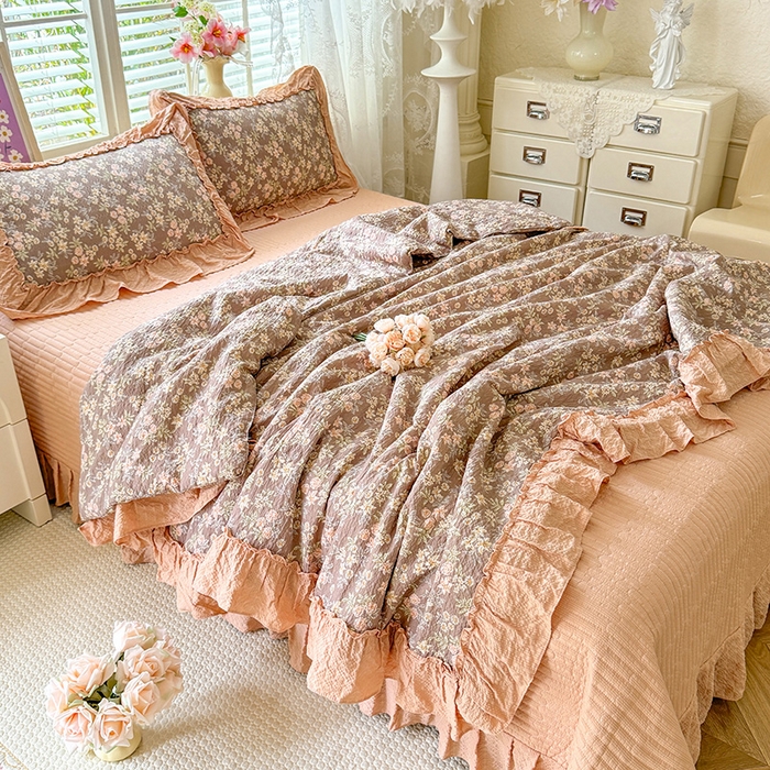 91家纺网 家纺一手货源 找家纺 韩约家纺 2026新款法式大花边床盖款泡芙棉夏凉被空调被四件套 繁花