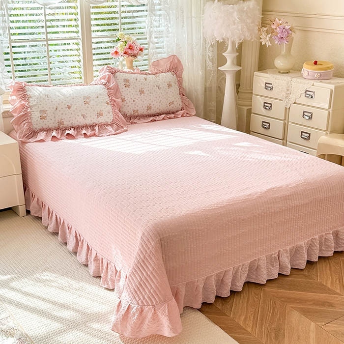 91家纺网 家纺一手货源 找家纺 韩约家纺 2026新款法式大花边床盖款泡芙棉夏凉被空调被四件套 熊宝