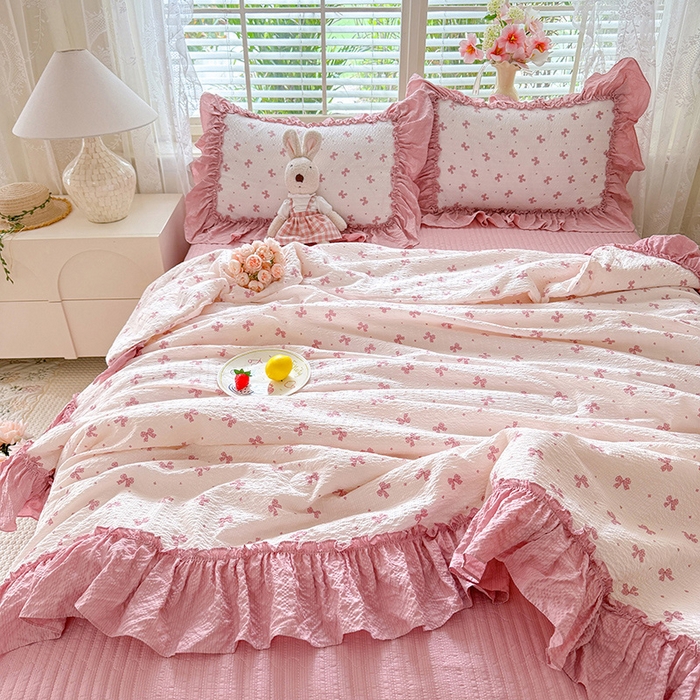 91家纺网 家纺一手货源 找家纺 韩约家纺 2026新款法式大花边床盖款泡芙棉夏凉被空调被四件套 蝶语