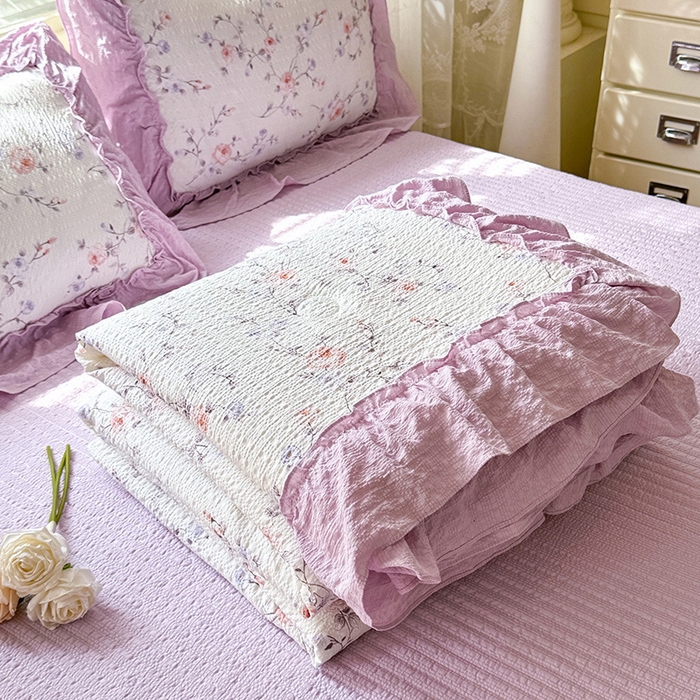 91家纺网 家纺一手货源 找家纺 韩约家纺 2026新款法式大花边床盖款泡芙棉夏凉被空调被四件套 春旭