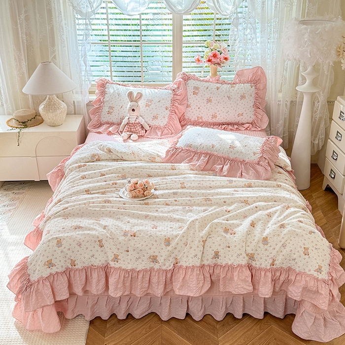 91家纺网 家纺一手货源 找家纺 韩约家纺 2026新款法式大花边床盖款泡芙棉夏凉被空调被四件套 熊宝