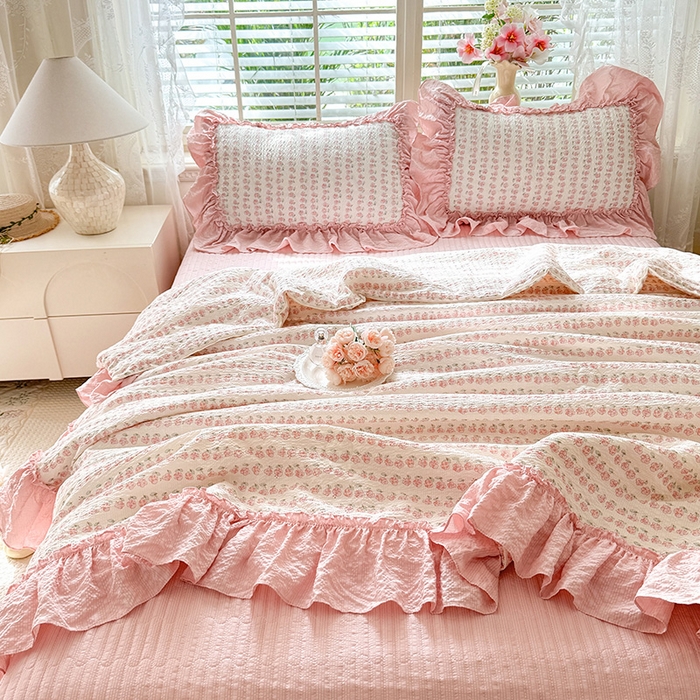 91家纺网 家纺一手货源 找家纺 韩约家纺 2026新款法式大花边床盖款泡芙棉夏凉被空调被四件套 花沐