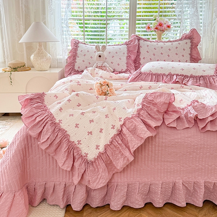 91家纺网 家纺一手货源 找家纺 韩约家纺 2026新款法式大花边床盖款泡芙棉夏凉被空调被四件套 蝶语