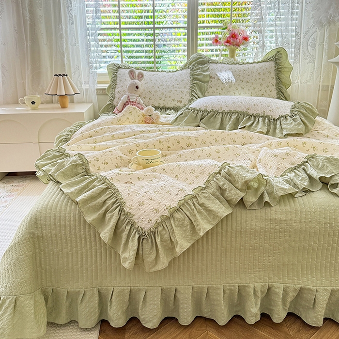 91家纺网 家纺一手货源 找家纺 韩约家纺 2026新款法式大花边床盖款泡芙棉夏凉被空调被四件套 绿意