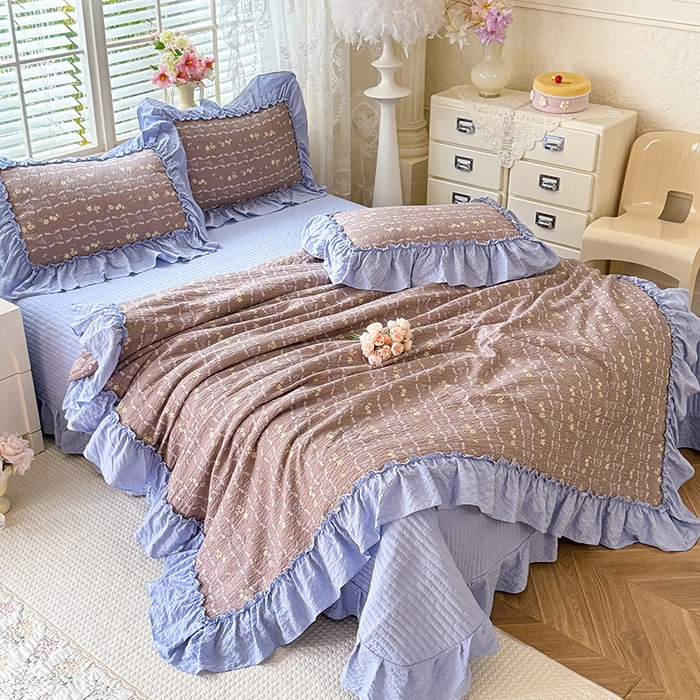 91家纺网 家纺一手货源 找家纺 韩约家纺 2026新款法式大花边床盖款泡芙棉夏凉被空调被四件套 木槿