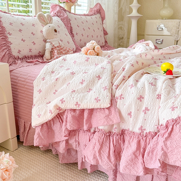 91家纺网 家纺一手货源 找家纺 韩约家纺 2026新款法式大花边床盖款泡芙棉夏凉被空调被四件套 蝶语