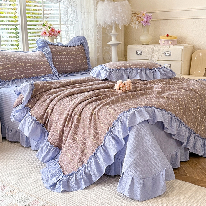 91家纺网 家纺一手货源 找家纺 韩约家纺 2026新款法式大花边床盖款泡芙棉夏凉被空调被四件套 木槿