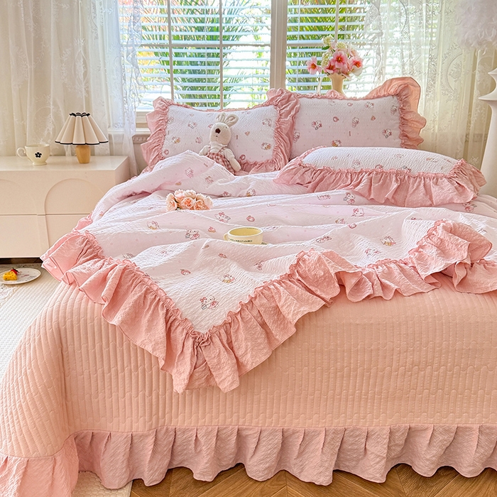 91家纺网 家纺一手货源 找家纺 韩约家纺 2026新款法式大花边床盖款泡芙棉夏凉被空调被四件套 宝贝甜心