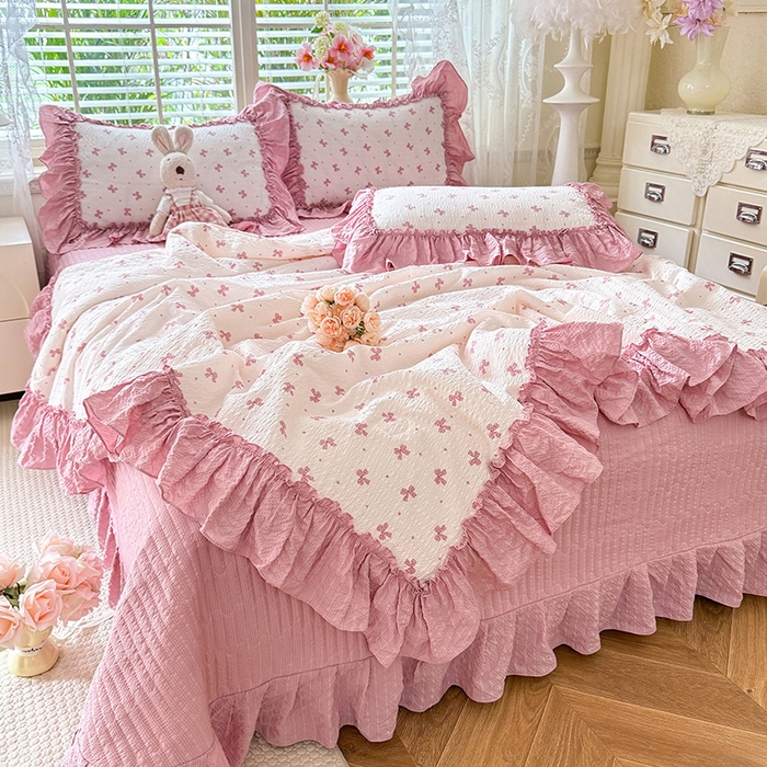 91家纺网 家纺一手货源 找家纺 韩约家纺 2026新款法式大花边床盖款泡芙棉夏凉被空调被四件套 蝶语