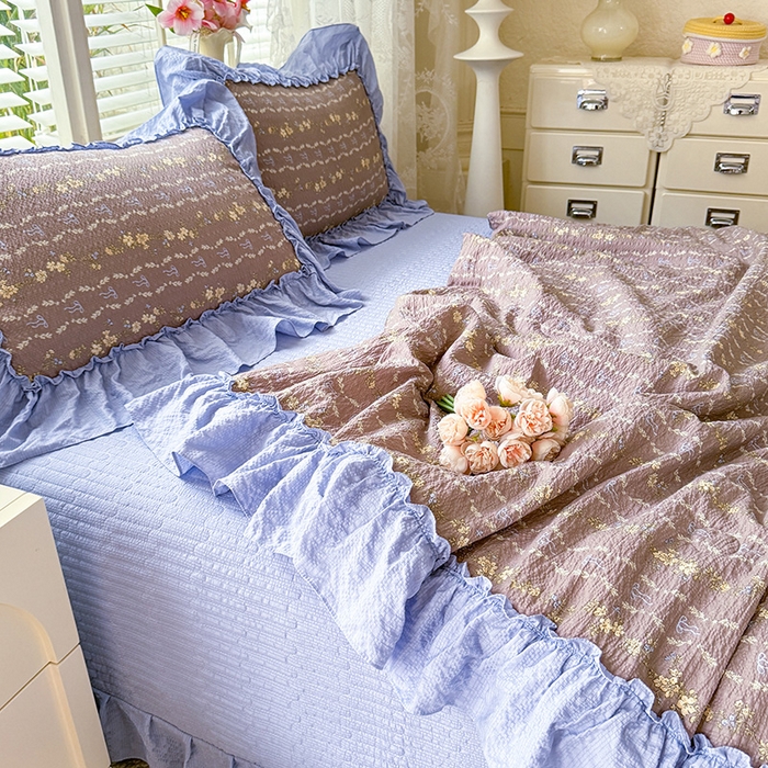 91家纺网 家纺一手货源 找家纺 韩约家纺 2026新款法式大花边床盖款泡芙棉夏凉被空调被四件套 木槿