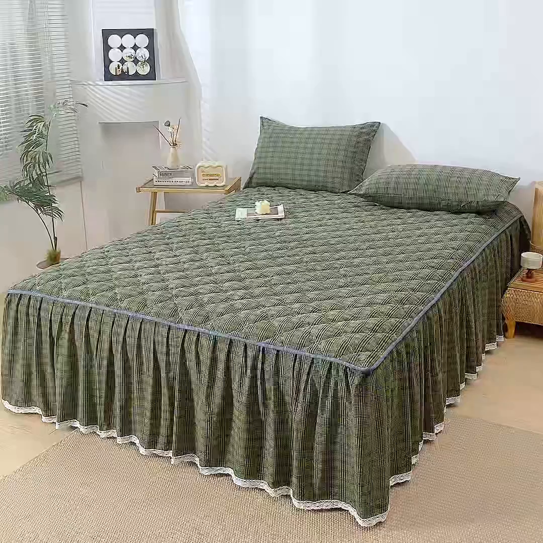 91家纺网 家纺一手货源 找家纺 欧妮家纺 2026新款无印全棉水洗棉夹棉单床裙-三件套 全棉夹棉床裙重楼绿