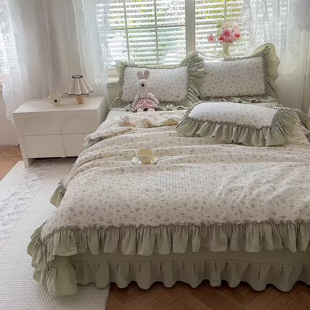 91家纺网 家纺一手货源 找家纺 韩约家纺 2026新款法式大花边床盖款泡芙棉夏凉被空调被四件套 绿意