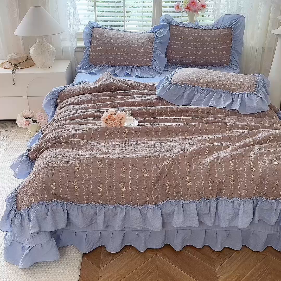 91家纺网 家纺一手货源 找家纺 韩约家纺 2026新款法式大花边床盖款泡芙棉夏凉被空调被四件套 木槿