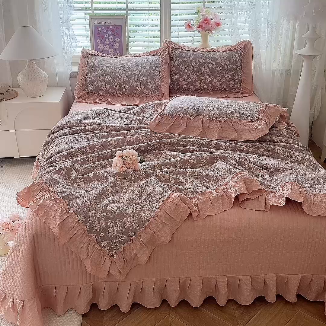 91家纺网 家纺一手货源 找家纺 韩约家纺 2026新款法式大花边床盖款泡芙棉夏凉被空调被四件套 繁花