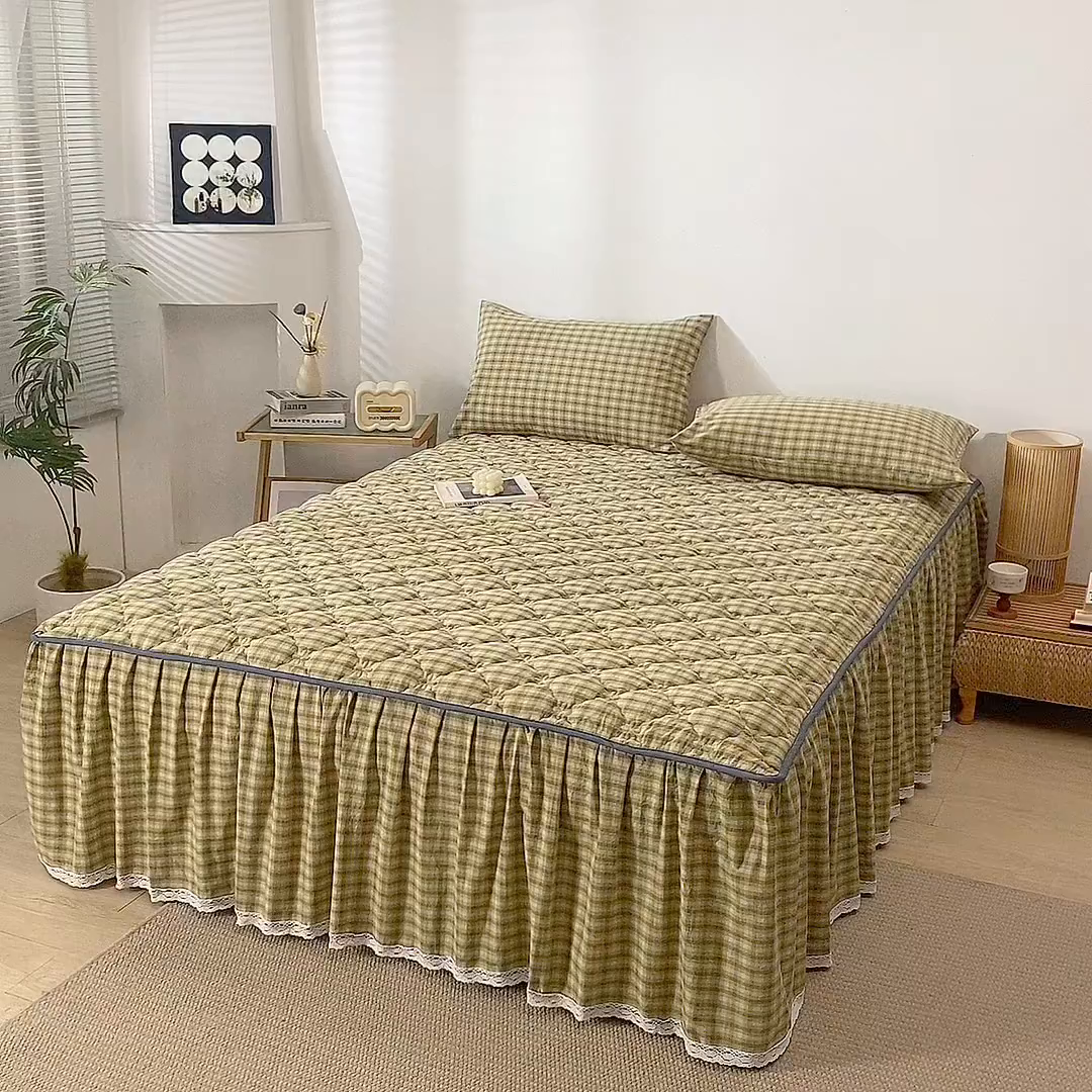 91家纺网 家纺一手货源 找家纺 欧妮家纺 2026新款无印全棉水洗棉夹棉单床裙-三件套 全棉夹棉床裙浣花草绿