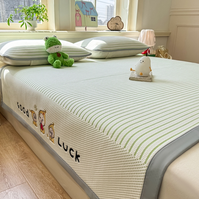 91家纺网 家纺一手货源 找家纺 （总）梦初语 2026春夏新款刺绣凉感豆豆冰丝软席三件套（400克加厚 夹层加捻 不起球 可机洗）