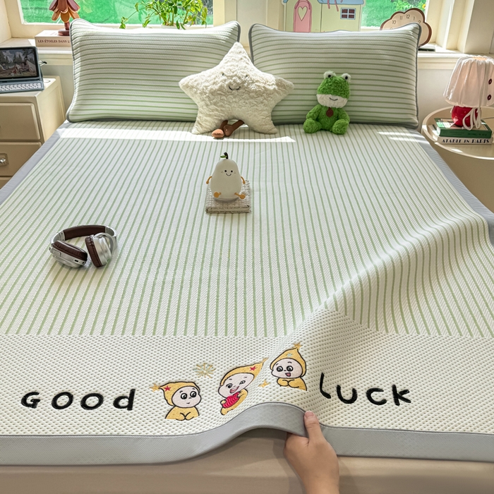 91家纺网 家纺一手货源 找家纺 （总）梦初语 2026春夏新款刺绣凉感豆豆冰丝软席三件套（400克加厚 夹层加捻 不起球 可机洗）