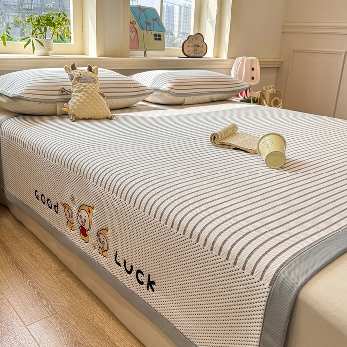 91家纺网 家纺一手货源 找家纺 梦初语 2026春夏新款刺绣凉感豆豆冰丝软席三件套（400克加厚 夹层加捻 不起球 可机洗） 清风条韵-咖