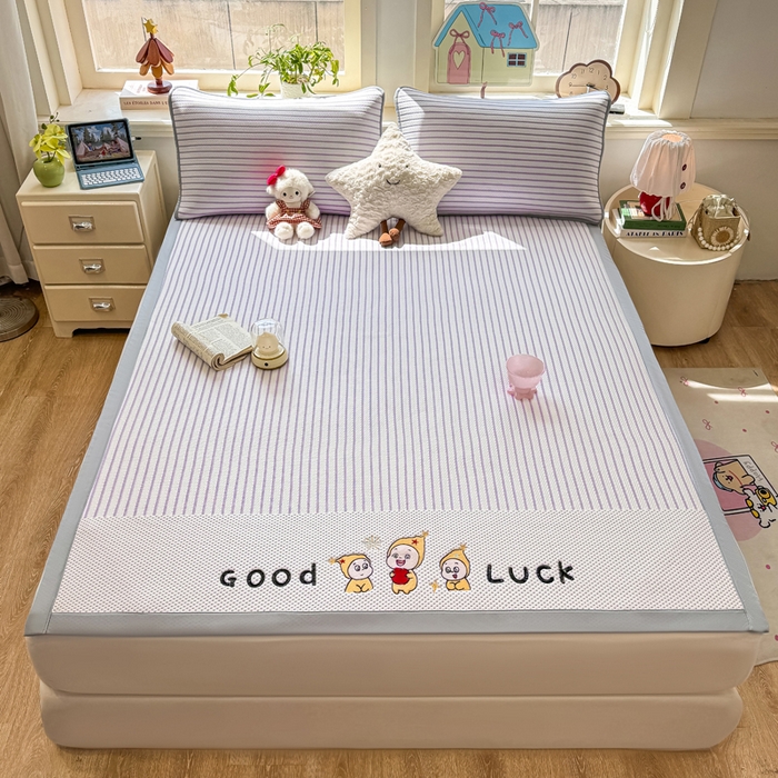 91家纺网 家纺一手货源 找家纺 梦初语 2026春夏新款刺绣凉感豆豆冰丝软席三件套（400克加厚 夹层加捻 不起球 可机洗） 清风条韵-紫