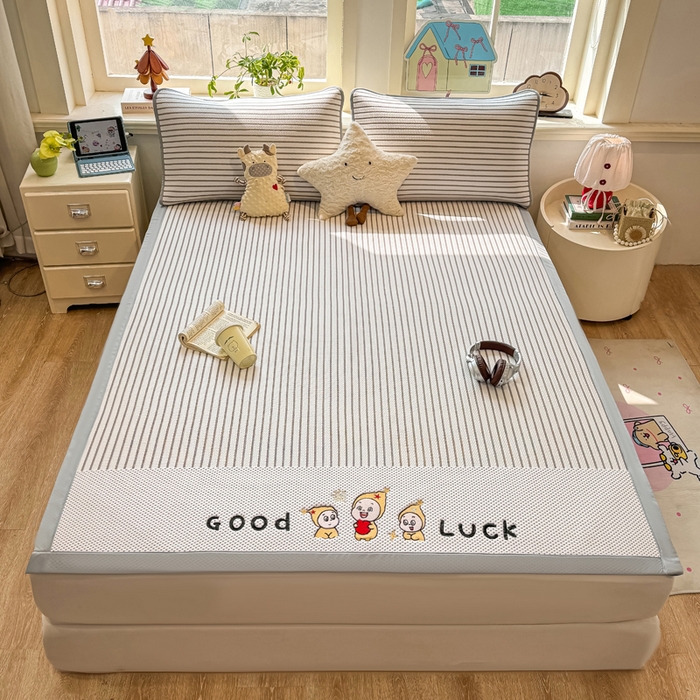 91家纺网 家纺一手货源 找家纺 梦初语 2026春夏新款刺绣凉感豆豆冰丝软席三件套（400克加厚 夹层加捻 不起球 可机洗） 清风条韵-咖