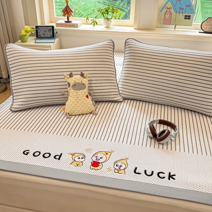 91家纺网 家纺一手货源 找家纺 梦初语 2026春夏新款刺绣凉感豆豆冰丝软席三件套（400克加厚 夹层加捻 不起球 可机洗） 清风条韵-咖