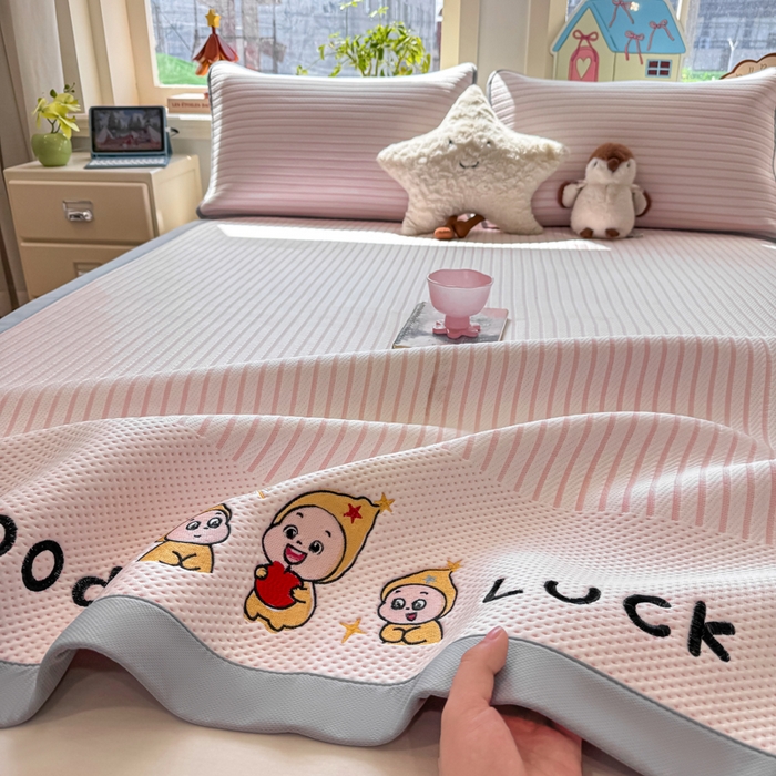 91家纺网 家纺一手货源 找家纺 梦初语 2026春夏新款刺绣凉感豆豆冰丝软席三件套（400克加厚 夹层加捻 不起球 可机洗） 清风条韵-玉