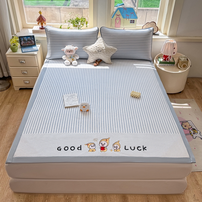 91家纺网 家纺一手货源 找家纺 梦初语 2026春夏新款刺绣凉感豆豆冰丝软席三件套（400克加厚 夹层加捻 不起球 可机洗） 清风条韵-蓝