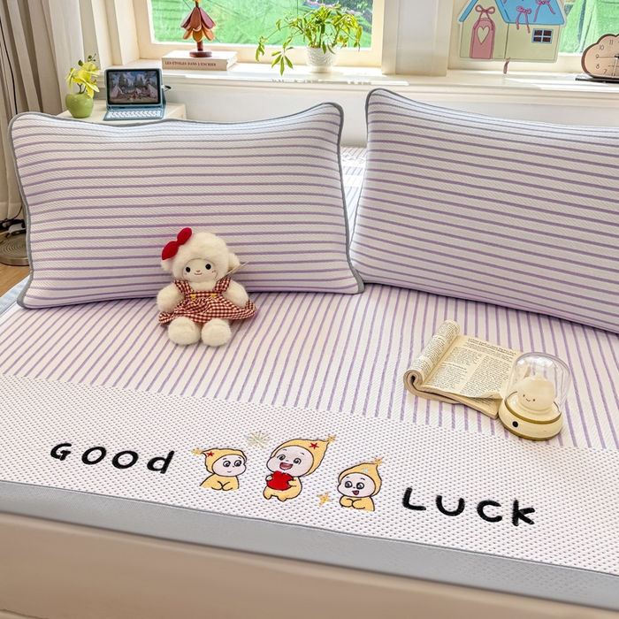 91家纺网 家纺一手货源 找家纺 梦初语 2026春夏新款刺绣凉感豆豆冰丝软席三件套（400克加厚 夹层加捻 不起球 可机洗） 清风条韵-紫