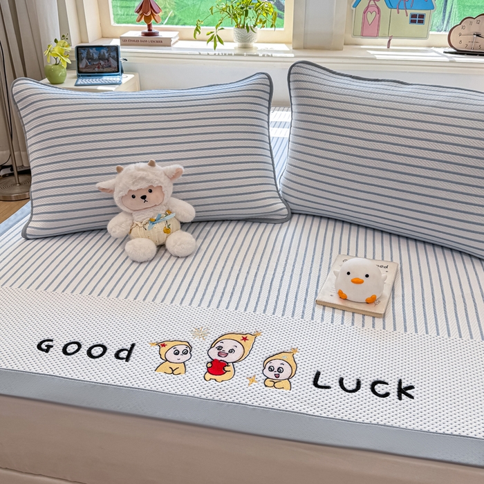 91家纺网 家纺一手货源 找家纺 梦初语 2026春夏新款刺绣凉感豆豆冰丝软席三件套（400克加厚 夹层加捻 不起球 可机洗） 清风条韵-蓝