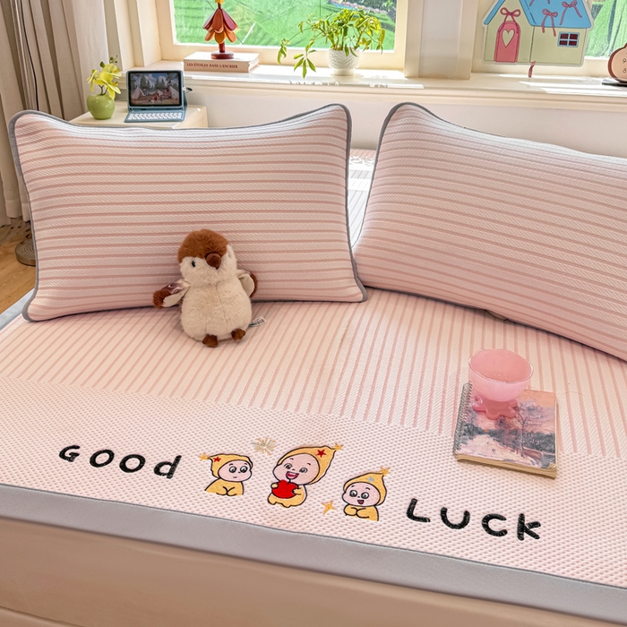 91家纺网 家纺一手货源 找家纺 梦初语 2026春夏新款刺绣凉感豆豆冰丝软席三件套（400克加厚 夹层加捻 不起球 可机洗） 清风条韵-玉