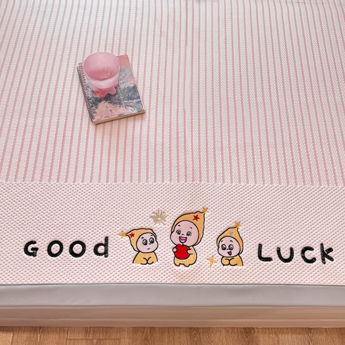 91家纺网 家纺一手货源 找家纺 梦初语 2026春夏新款刺绣凉感豆豆冰丝软席三件套（400克加厚 夹层加捻 不起球 可机洗） 清风条韵-玉