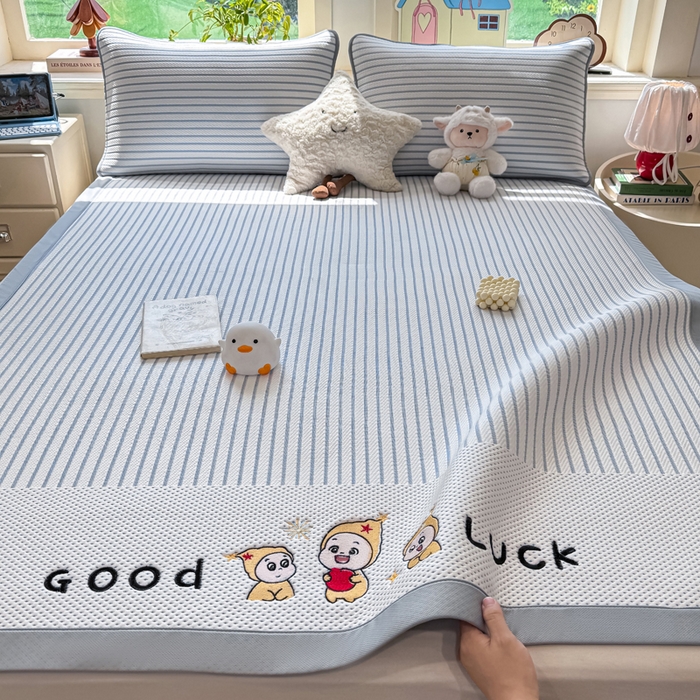 91家纺网 家纺一手货源 找家纺 梦初语 2026春夏新款刺绣凉感豆豆冰丝软席三件套（400克加厚 夹层加捻 不起球 可机洗） 清风条韵-蓝