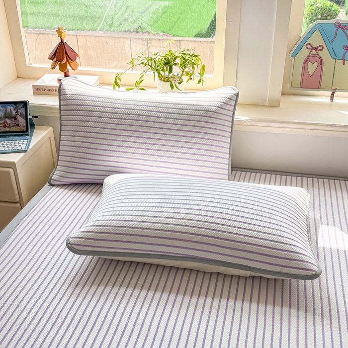 91家纺网 家纺一手货源 找家纺 梦初语 2026春夏新款刺绣凉感豆豆冰丝软席三件套（400克加厚 夹层加捻 不起球 可机洗） 清风条韵-紫