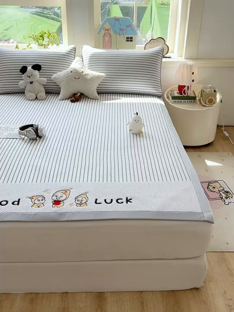 91家纺网 家纺一手货源 找家纺 梦初语 2026春夏新款刺绣凉感豆豆冰丝软席三件套（400克加厚 夹层加捻 不起球 可机洗） 清风条韵-蓝