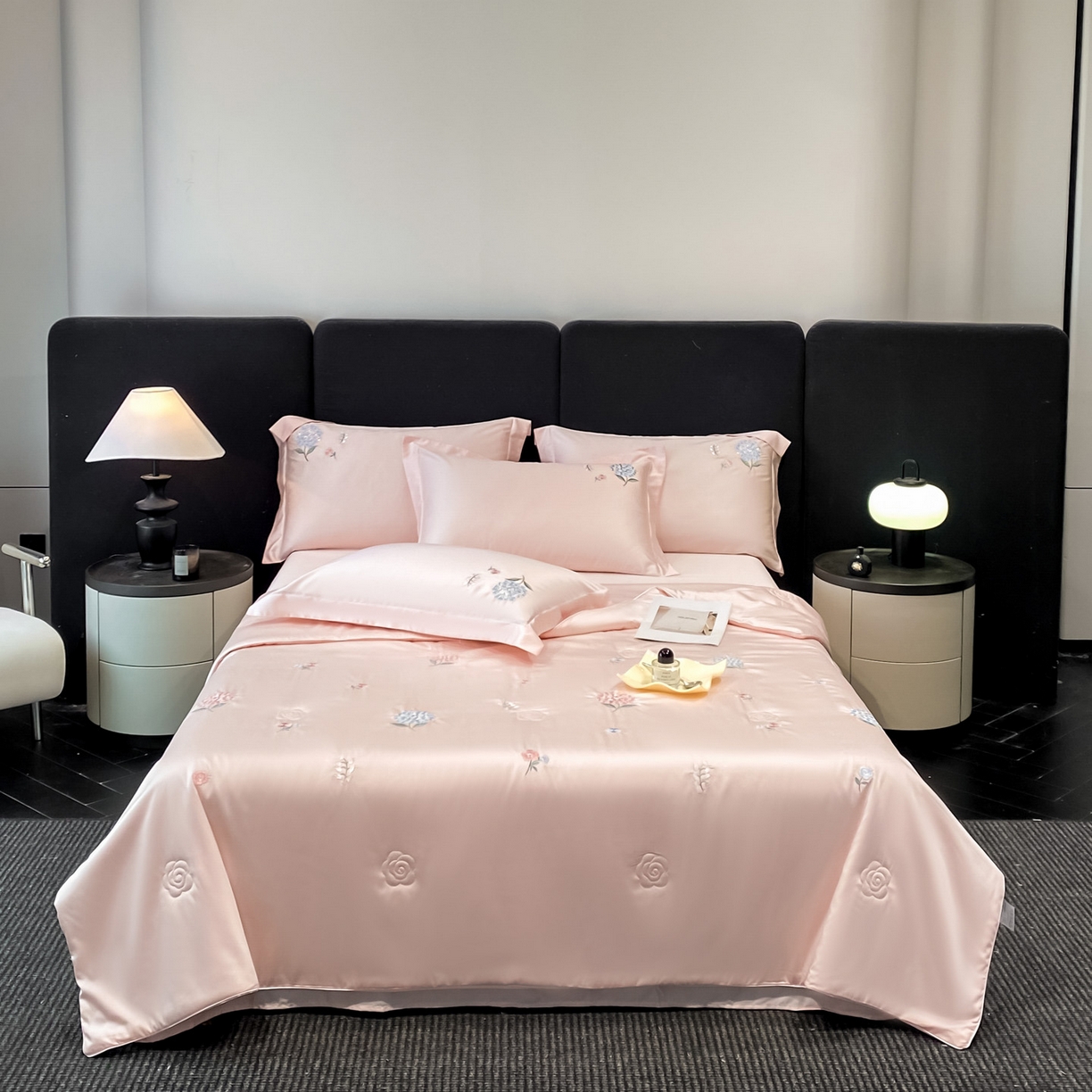 91家纺网 家纺一手货源 找家纺 （总）新方向 2026刺绣A类20%蚕丝天丝棉夏被四件套 65%60s兰精天丝 35%100支长绒棉-花恋