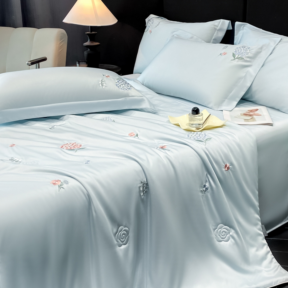 91家纺网 家纺一手货源 找家纺 （总）新方向 2026刺绣A类20%蚕丝天丝棉夏被四件套 65%60s兰精天丝 35%100支长绒棉-花恋