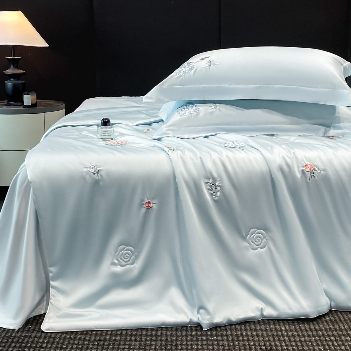（总）新方向 2026刺绣A类20%蚕丝天丝棉夏被四件套 65%60s兰精天丝 35%100支长绒棉-花恋