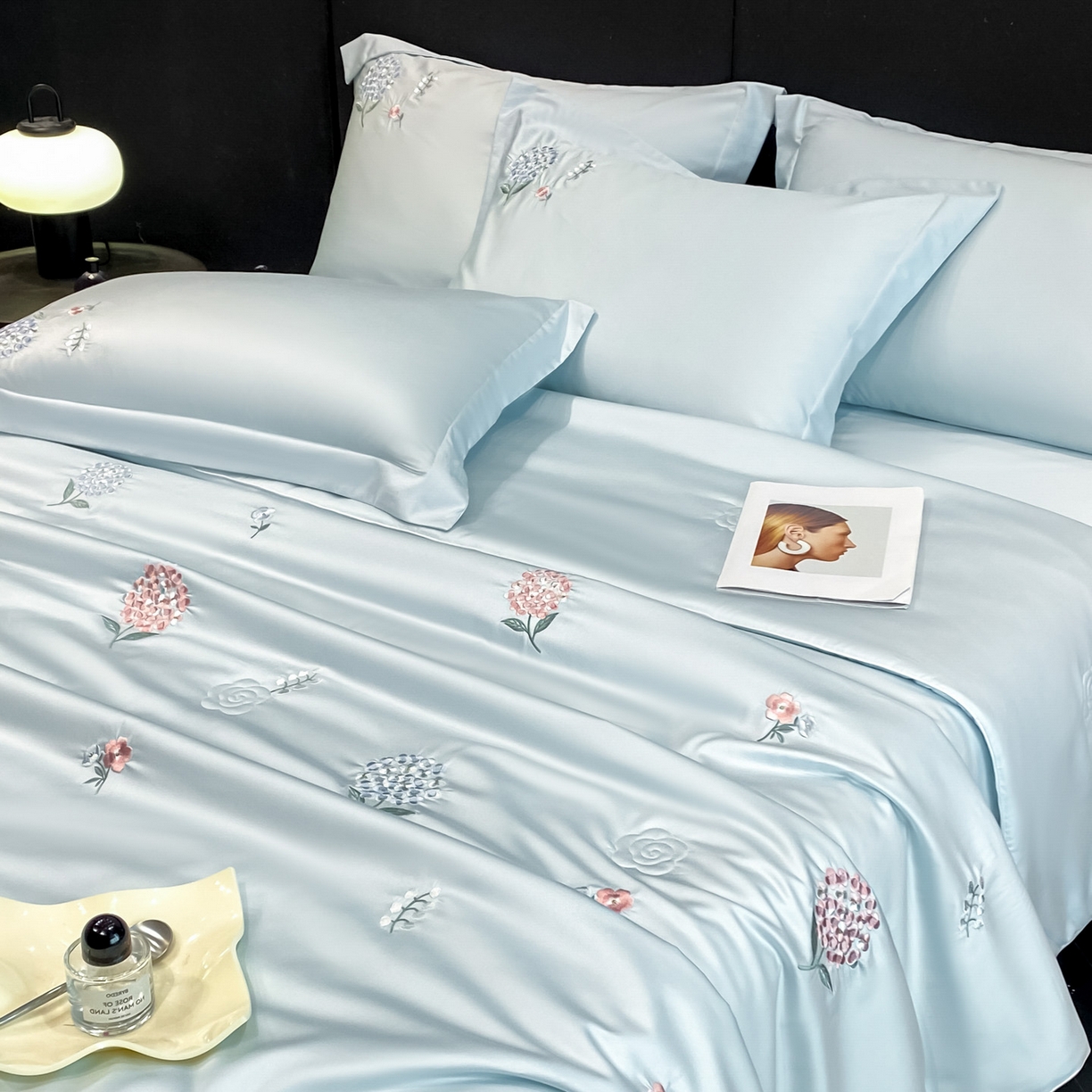 91家纺网 家纺一手货源 找家纺 （总）新方向 2026刺绣A类20%蚕丝天丝棉夏被四件套 65%60s兰精天丝 35%100支长绒棉-花恋