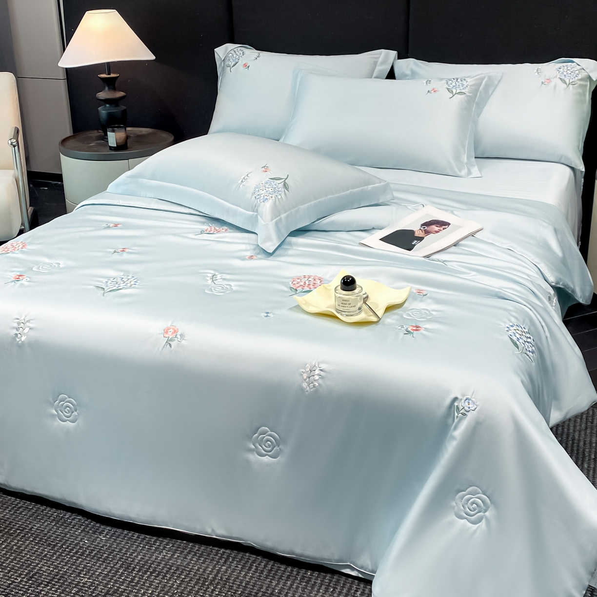 91家纺网 家纺一手货源 找家纺 （总）新方向 2026刺绣A类20%蚕丝天丝棉夏被四件套 65%60s兰精天丝 35%100支长绒棉-花恋