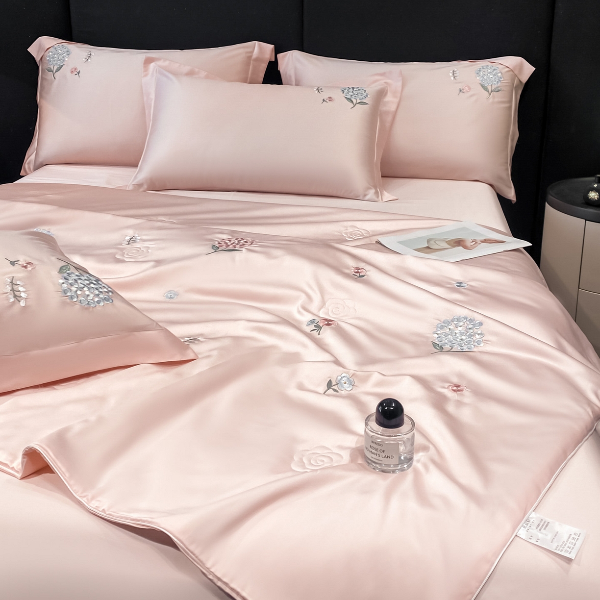 91家纺网 家纺一手货源 找家纺 新方向 2026新款刺绣A类20%蚕丝天丝棉夏被四件套-花恋 花恋-山茶粉