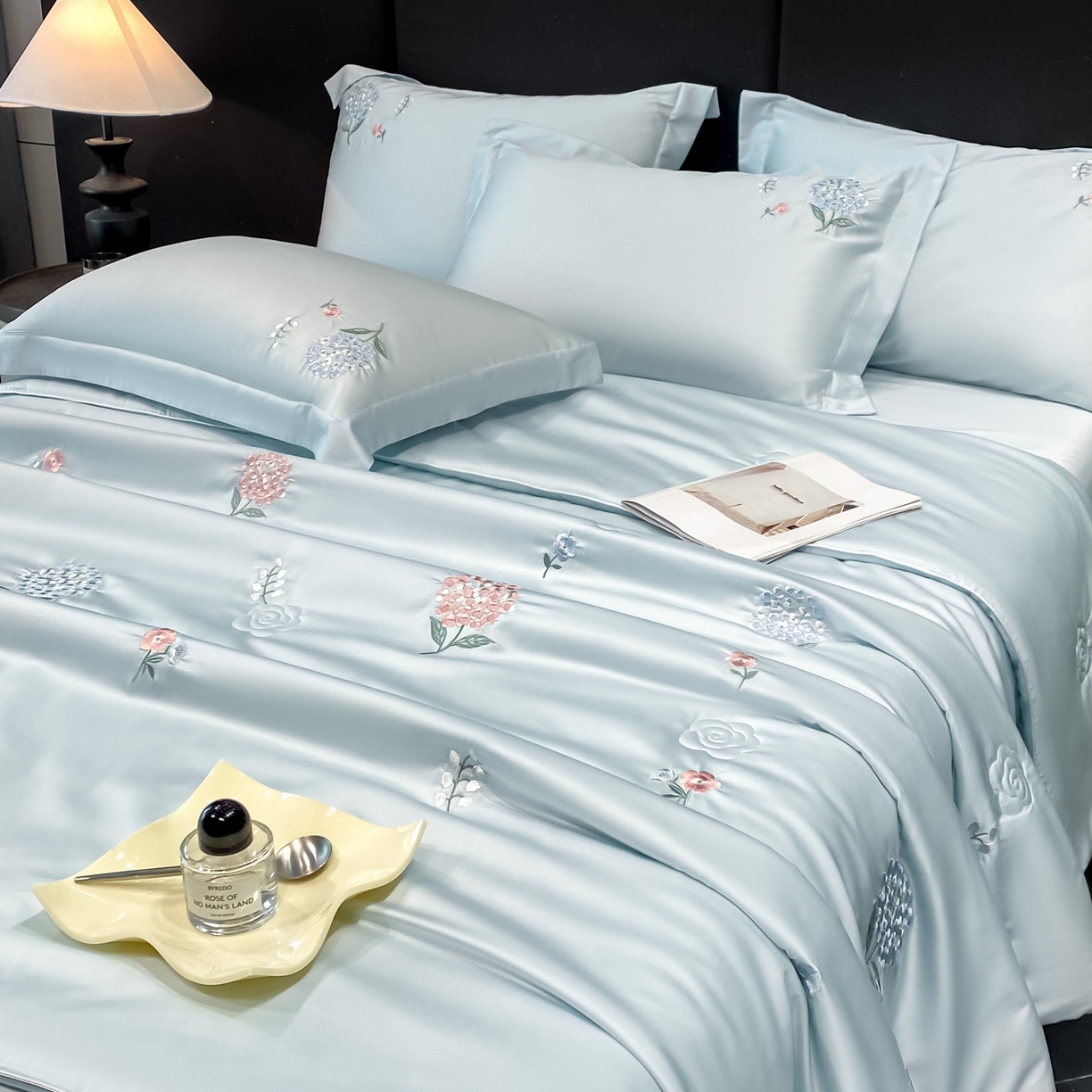 91家纺网 家纺一手货源 找家纺 （总）新方向 2026刺绣A类20%蚕丝天丝棉夏被四件套 65%60s兰精天丝 35%100支长绒棉-花恋