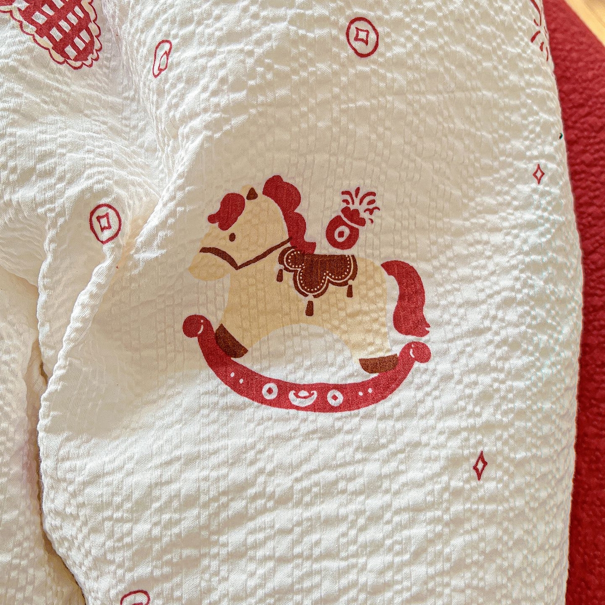 91家纺网 家纺一手货源 找家纺 欧妮家纺 2026新款泡芙棉印花四件套-跑量款 泡芙-鸿运小马